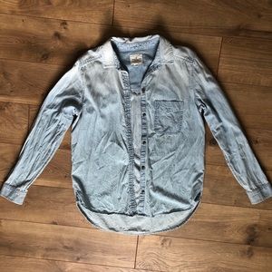 American Eagle chambray boyfriend fit button up